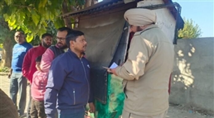 ਜਲੰਧਰ : ਨਿਹੰਗ ਸਿੰਘਾਂ ਨੇ ਬੀੜੀ-ਸਿਗਰਟ ਦੇ ਖੋਖੇ ਨੂੰ ਲਗਾ ਦਿੱਤੀ ਅੱਗ, ਮਾਲਿਕ ਨੇ ਭੱਜ ਕੇ ਬਚਾਈ ਜਾਨ