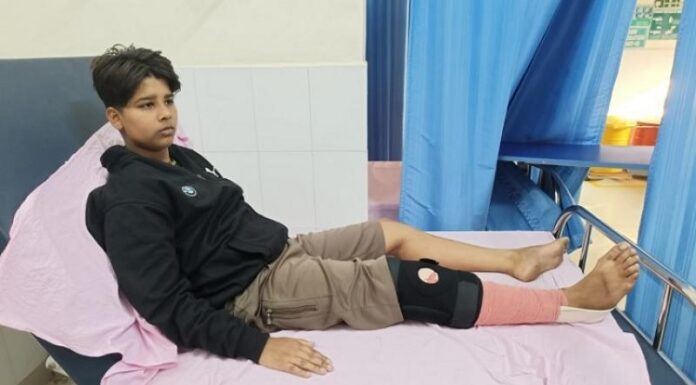 ਮਾਸੂਮ ਨੂੰ ਖੇਤਾਂ ‘ਚ ਜਾ ਕੇ ਪਤੰਗ ਫੜਨਾ ਪਿਆ ਮਹਿੰਗਾ, ਜ਼ਿਮੀਂਦਾਰ ਨੇ ਦੋ ਥਾਵਾਂ ਤੋਂ ਤੋੜੀ ਲੱਤ