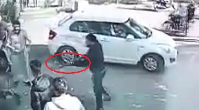 ਲੁਧਿਆਣਾ : ਮਾਲਕ ਨੂੰ ਪਸੰਦ ਨਹੀਂ ਆਇਆ ਕੋਰੀਅਰ ਤਾਂ ਡਲਿਵਰੀ ਬੁਆਏ ਦੀ ਕੀਤੀ ਕੁੱਟਮਾਰ, ਵੀਡੀਓ ਵਾਇਰਲ