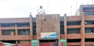 ਲੁਧਿਆਣਾ ‘ਚ 2 ਕੈਦੀ ਚਲਦੀ ਬੱਸ ‘ਚ ਪੁਲਿਸ ਨੂੰ ਧੱਕਾ ਦੇ ਕੇ ਫਰਾਰ, ਇਕ ਕਾਬੂ