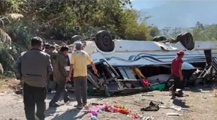 ਦਰਦਨਾਕ : ਟੂਰ ‘ਤੇ ਜਾਂਦੀਆਂ 2 ਸਕੂਲੀ ਬੱਸਾਂ ਪਲਟੀਆਂ, 15 ਵਿਦਿਆਰਥੀਆਂ ਦੀ ਮੌਤ, ਕਈ ਸੀਰੀਅਸ, ਪਿਆ ਚੀਕ-ਚਿਹਾੜਾ