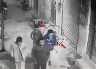 ਗਲ਼ੀ ‘ਚ ਤੁਰੇ ਜਾਂਦੇ ਨੌਜਵਾਨ ਦੀ ਇਕ ਛਿੱਕ ਨੇ ਲੈ ਲਈ ਜਾਨ, ਵੀਡੀਓ ਦੇਖ ਕੇ ਉੱਡ ਜਾਣਗੇ ਹੋਸ਼