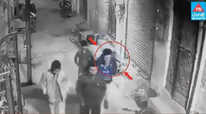 ਗਲ਼ੀ ‘ਚ ਤੁਰੇ ਜਾਂਦੇ ਨੌਜਵਾਨ ਦੀ ਇਕ ਛਿੱਕ ਨੇ ਲੈ ਲਈ ਜਾਨ, ਵੀਡੀਓ ਦੇਖ ਕੇ ਉੱਡ ਜਾਣਗੇ ਹੋਸ਼