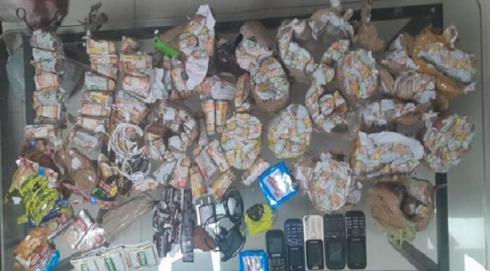 ਜੇਲ ਮੰਤਰੀ ਦੇ ਹੁਕਮ ਦਾ ਅਸਰ : ਅੰਮ੍ਰਿਤਸਰ ਜੇਲ ‘ਚੋਂ ਚੈਕਿੰਗ ਦੌਰਾਨ ਬੀੜੀਆਂ, ਤੰਬਾਕੂ, ਮੋਬਾਈਲ ਤੇ ਚਾਰਜਰ ਬਰਾਮਦ