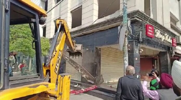 ਹਾਈਕੋਰਟ ਦੇ ਹੁਕਮਾਂ ‘ਤੇ ਖੰਨਾ ਦੇ ਗੁਰੂ ਅਮਰਦਾਸ ਬਾਜ਼ਾਰ ‘ਚ ਚਲਿਆ ਪੀਲਾ ਪੰਜਾ, ਹਟਾਏ ਗਏ ਨਾਜਾਇਜ਼ ਕਬਜ਼ੇ