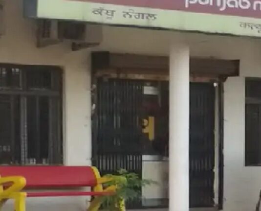 ਅੰਮ੍ਰਿਤਸਰ ‘ਚ ਵੱਡੀ ਵਾਰਦਾਤ : ਬੈਂਕ ‘ਚ ਲੁਟੇਰਿਆਂ ਨੇ ਹਥਿਆਰਾਂ ਦੀ ਨੋਕ ‘ਤੇ ਲੁਟੇ 18 ਲੱਖ, ਮੁਲਾਜ਼ਮਾਂ ਨੂੰ ਬਣਾਇਆ ਬੰਧਕ