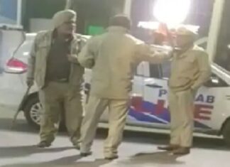 ਜਲੰਧਰ ‘ਚ ਪੁਲਸ ਮੁਲਾਜ਼ਮ ਆਪਸ ‘ਚ ਭਿੜੇ ; ਇਕ-ਦੂਜੇ ਨੂੰ ਕੱਢੀਆਂ ਗਾਲ੍ਹਾਂ, ਵਰ੍ਹਾਏ ਡੰਡੇ