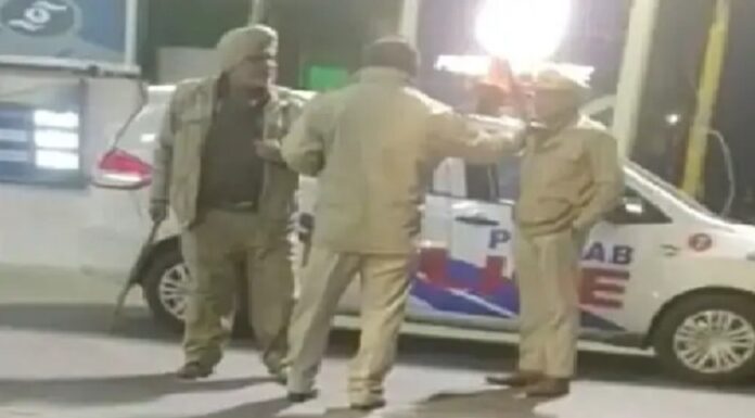 ਜਲੰਧਰ ‘ਚ ਪੁਲਸ ਮੁਲਾਜ਼ਮ ਆਪਸ ‘ਚ ਭਿੜੇ ; ਇਕ-ਦੂਜੇ ਨੂੰ ਕੱਢੀਆਂ ਗਾਲ੍ਹਾਂ, ਵਰ੍ਹਾਏ ਡੰਡੇ