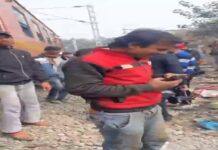 ਲੁਧਿਆਣਾ : ਪੱਟੜੀ ‘ਤੇ ਬੈਠੇ 2 ਨੌਜਵਾਨ ਆਏ ਰੇਲ ਗੱਡੀ ਦੀ ਲਪੇਟ ‘ਚ, 1 ਦੀ ਮੌਤ, ਦੂਜੇ ਦੀ ਬਾਂਹ ਵੱਢੀ ਗਈ