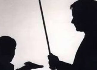 ਅਜੀਬ ਸਜ਼ਾ : ਸਕੂਲ ਨੇ ਵਿਦਿਆਰਥੀ ਤੋਂ ਲਿਖਵਾਇਆ ਮੈਂ ਸ਼ੈਤਾਨ ਹਾਂ, ਮਾਂ ਨੂੰ 3 ਘੰਟੇ ਧੁੱਪੇ ਕੀਤਾ ਖੜ੍ਹਾ