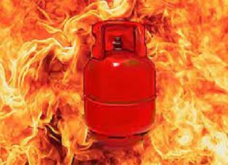 ਅੰਮ੍ਰਿਤਸਰ : ਹੋਟਲ ‘ਚ ਫਟਿਆ ਸਿਲੰਡਰ, ਧਮਾਕੇ ਦੀ ਆਵਾਜ਼ ਨਾਲ ਲੋਕ ਸਹਿਮੇ, 3 ਝੁਲਸੇ