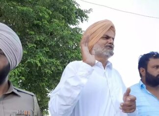 ਮੂਸੇਵਾਲੇ ਦੇ ਪਿਤਾ ਬੋਲੇ ‘ਗੋਲਡੀ ਤੇ ਲਾਰੈਂਸ ਦਾ ਕਰਾਓ ਨਾਰਕੋ ਟੈਸਟ’, ਇੰਡਸਟਰੀ ਦੇ ਕਈ ਬੰਦਿਆਂ ਤੇ ਸਿਆਸਤਦਾਨਾਂ ਦੇ ਉਤਰ ਜਾਣਗੇ ਮੁਖੌਟੇ