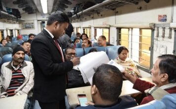 ਖੁਸ਼ਖਬਰੀ : ਆਧਾਰ ਕਾਰਡ ਵਾਲਿਆਂ ਨੂੰ ਟਰੇਨ ‘ਚ ਸਫਰ ਕਰਨ ਲਈ ਮਿਲੇਗੀ ਵੱਡੀ ਸਹੂਲਤ, ਰੇਲਵੇੇ ਨੇ ਕੀਤਾ ਐਲਾਨ