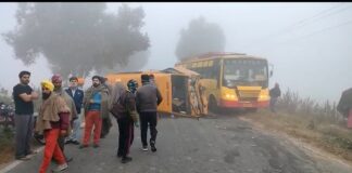 ਸੰਘਣੀ ਧੁੰਦ ਨਾਲ ਤੜਕਸਾਰ ਟਰੱਕ ਤੇ ਸਕੂਲ ਬੱਸ ਦੀ ਭਿਆਨਕ ਟੱਕਰ, ਸਕੂਲ ਬੱਸ ਡਰਾਈਵਰ ਸਮੇਤ 2 ਵਿਦਿਆਰਥੀਆਂ ਦੀ ਮੌਤ, ਟਰੱਕ ਵਾਲਾ ਫਰਾਰ