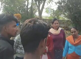 ਨਮੂਨਾ ਕਹਿਣ ‘ਤੇ ਵਿਦਿਆਰਥੀ ਨੇ ਸਾਥੀਆਂ ਨਾਲ ਮਿਲ ਕੇ ਮਹਿਲਾ ਟੀਚਰ ਦੇ ਮਾਰੀਆਂ ਕਿਰਪਾਨਾਂ