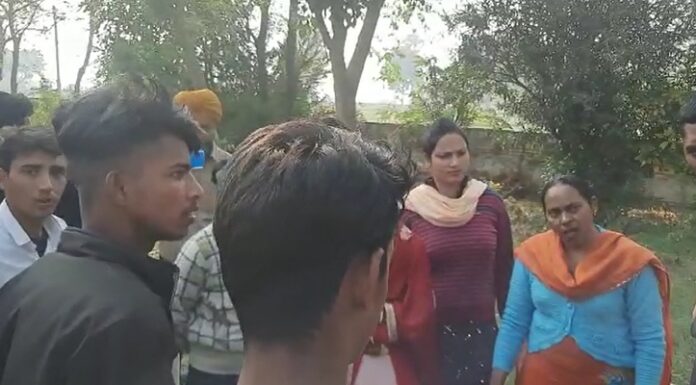 ਨਮੂਨਾ ਕਹਿਣ ‘ਤੇ ਵਿਦਿਆਰਥੀ ਨੇ ਸਾਥੀਆਂ ਨਾਲ ਮਿਲ ਕੇ ਮਹਿਲਾ ਟੀਚਰ ਦੇ ਮਾਰੀਆਂ ਕਿਰਪਾਨਾਂ