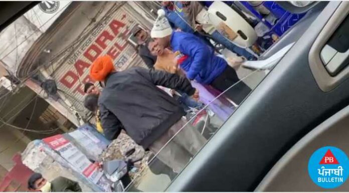 ਜਲੰਧਰ : ਐਕਟਿਵਾ ਸਵਾਰ ਨੇ ਮਾਰੀ ਬੱਚੇ ਨੂੰ ਟੱਕਰ, ਹੋਇਆ ਹੰਗਾਮਾ, ਮਾਂ ਤੇ ਦਾਦੇ ਨੇ ਕੀਤੀ ਨੌਜਵਾਨ ਦੀ ਕੁੱਟਮਾਰ