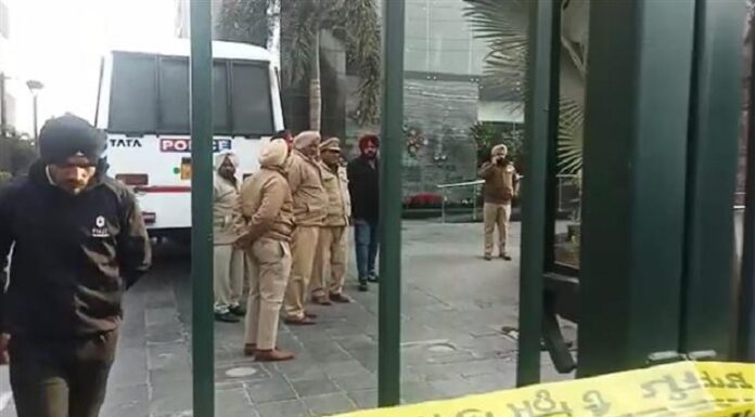 ਲੁਧਿਆਣਾ ਦੇ ਹੋਟਲ ਹੇਆਤ ਨੂੰ ਮਿਲੀ ਬੰਬ ਨਾਲ ਉਡਾਉਣ ਦੀ ਧਮਕੀ, ਪੁਲਿਸ ਨੇ ਘੇਰਿਆ ਹੋਟਲ ਚਾਰੋਂ ਪਾਸਿਓਂ