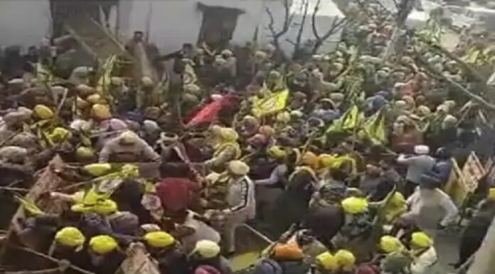 ਜ਼ੀਰਾ ‘ਚ ਮਾਹੌਲ ਤਣਾਅਪੂਰਨ : ਪ੍ਰਦਰਸ਼ਨਕਾਰੀਆਂ ਨੇ ਤੋੜੇ ਪੁਲਿਸ ਬੈਰੀਕੇਡ, ਪੱਕੇ ਮੋਰਚੇ ਵੱਲ ਵਧੇ ਕਿਸਾਨ