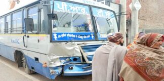 ਕੋਹਰੇ ਨਾਲ ਓਵਰਬ੍ਰਿਜ ‘ਤੇ ਖੜ੍ਹੀ ਟਰਾਲੀ ‘ਚ ਵੱਜੀ ਬਲੈਰੋ ਤੇ PRTC, ਸਵਾਰੀਆਂ ਜਾਨ ਬਚਾਅ ਕੇ ਭੱਜੀਆਂ, 2 ਜ਼ਖਮੀ