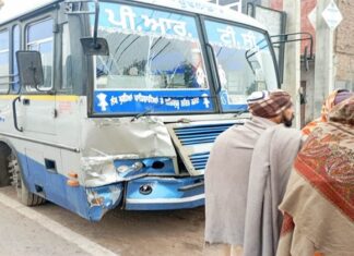 ਕੋਹਰੇ ਨਾਲ ਓਵਰਬ੍ਰਿਜ ‘ਤੇ ਖੜ੍ਹੀ ਟਰਾਲੀ ‘ਚ ਵੱਜੀ ਬਲੈਰੋ ਤੇ PRTC, ਸਵਾਰੀਆਂ ਜਾਨ ਬਚਾਅ ਕੇ ਭੱਜੀਆਂ, 2 ਜ਼ਖਮੀ