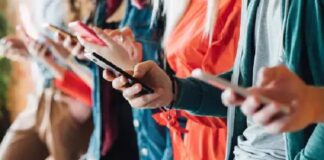 ਸੋਸ਼ਲ ਮੀਡੀਆ ‘ਤੇ ਸਮਾਂ ਬਿਤਾਉਣ ‘ਚ ਭਾਰਤੀ ਸਭ ਤੋਂ ਅੱਗੇ ; ਰੋਜ਼ਾਨਾ 7 ਘੰਟੇ ਕਰਦੇ ਨੇ ਸੋਸ਼ਲ ਮੀਡੀਆ ਦੀ ਵਰਤੋਂ