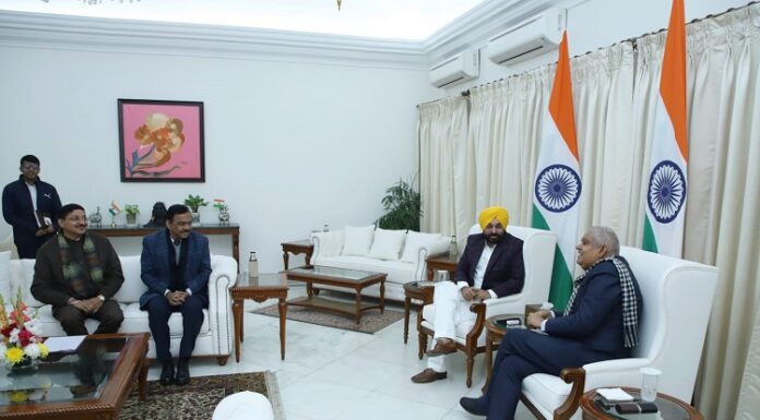 ਮੁੱਖ ਮੰਤਰੀ ਮਾਨ ਨੇ ਉਪ ਰਾਸ਼ਟਰਪਤੀ ਨਾਲ ਮੀਟਿੰਗ ਕਰ ਕੇ ਪੰਜਾਬ ‘ਚ ਕੀਤੇ ਜਾ ਰਹੇ ਕੰਮਾਂ ਬਾਰੇ ਦਿੱਤੀ ਜਾਣਕਾਰੀ