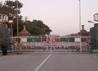 ਅਟਾਰੀ ਬਾਰਡਰ ‘ਤੇ ਇਕੋ ਪਰਿਵਾਰ ਦੇ 10 ਬੱਚੇ ਧਰਨੇ ‘ਤੇ ਬੈਠੇ, ਨਸ਼ੇ ਦੇ ਕੇਸ ‘ਚ ਗ੍ਰਿਫਤਾਰ ਪਿਤਾ ਦੀ ਰਿਹਾਈ ਮੰਗੀ