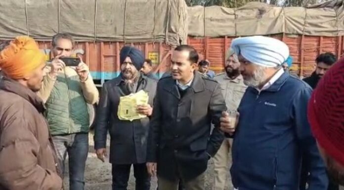 ਟੈਕਸ ਚੋਰੀ ਨੂੰ ਲੈ ਕੇ ਪੰਜਾਬ ਸਰਕਾਰ ਐਕਸ਼ਨ ਮੋਡ ‘ਤੇ : ਵਿੱਤ ਮੰਤਰੀ ਨੇ ਟੈਕਸ ਚੋਰੀ ਕਰਨ ਵਾਲੇ 16 ਟਰੱਕ ਫੜੇ, ਲਾਇਆ ਜੁਰਮਾਨਾ