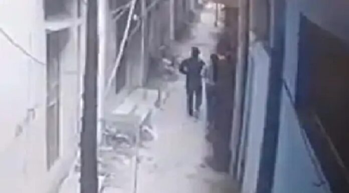 ਬ੍ਰੇਕਅੱਪ ਤੋਂ ਨਾਰਾਜ਼ ਸਿਰਫਿਰੇ ਆਸ਼ਿਕ ਦਾ ਕਾਰਾ ! ਪ੍ਰੇਮਿਕਾ ‘ਤੇ ਕੀਤਾ 6 ਵਾਰ ਚਾਕੂ ਨਾਲ ਵਾਰ, ਘਟਨਾ ਸੀਸੀਟੀਵੀ ‘ਚ ਕੈਦ