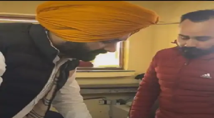 ਲਧਿਆਣਾ ਦੇ ਬੱਸ ਸਟੈਂਡ ‘ਤੇ ਟਰਾਂਸਪੋਰਟ ਮੰਤਰੀ ਭੁੱਲਰ ਦਾ ਛਾਪਾ, ਗਲਤ ਐਂਟਰੀਆਂ ਦੇਖ ਕੇ ਕਰਮਚਾਰੀਆਂ ਦੀ ਕਲਾਸ