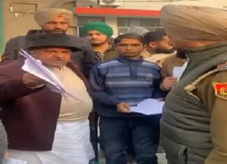 ਲੁਧਿਆਣਾ : ‘ਆਪ’ ਵਿਧਾਇਕ ਗੋਗੀ ਨੇ ਰੋਜ਼ ਗਾਰਡਨ ‘ਚ ਡਰਾਈਵਿੰਗ ਟਰੈਕ ‘ਤੇ ਮਾਰਿਆ ਛਾਪਾ, ਲੋਕਾਂ ਤੋਂ ਪੈਸੇ ਲੁੱਟਣ ਵਾਲੇ ਕੀਤੇ ਕਾਬੂ