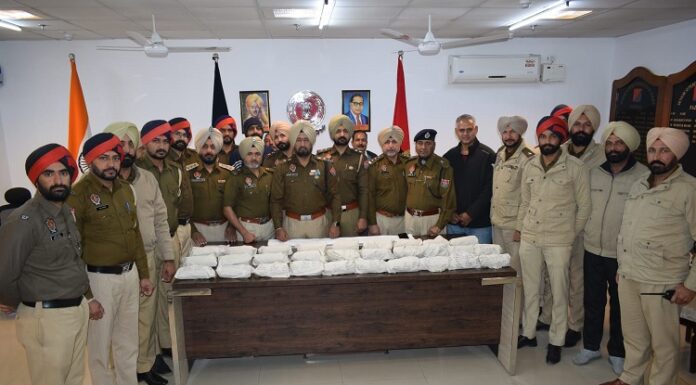 ਪੰਜਾਬ ਪੁਲਿਸ ਨੂੰ ਵੱਡੀ ਸਫਲਤਾ : ਫਾਜ਼ਿਲਕਾ ਤੋਂ 31 ਕਿਲੋ ਹੈਰੋਇਨ ਨਾਲ ਇਕ ਫੌਜੀ ਜਵਾਨ ਨੂੰ ਸਾਥੀ ਸਮੇਤ ਕੀਤਾ ਗ੍ਰਿਫਤਾਰ