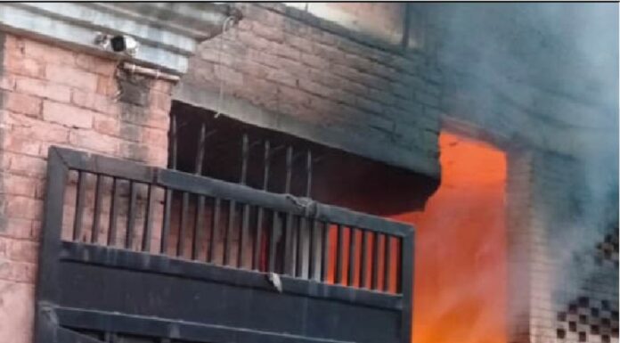 ਪਾਣੀਪਤ ‘ਚ ਧਾਗੇ ਦੀ ਫੈਕਟਰੀ ਨੂੰ ਲੱਗੀ ਭਿਆਨਕ ਅੱਗ, ਨਾਲ ਲੱਗਦੇ ਘਰਾਂ ਨੂੰ ਕਰਵਾਇਆ ਖਾਲੀ