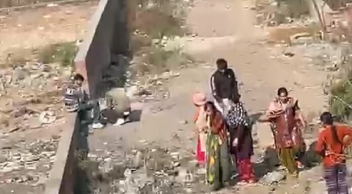 ਅੰਮ੍ਰਿਤਸਰ : ਨਸ਼ੇ ਦੇ ਟੀਕੇ ਲਾ ਰਹੇ ਲੜਕਾ-ਲੜਕੀ ਨੂੰ ਲੋਕਾਂ ਨੇ ਫੜਿਆ, ਲੜਕੀ ਸ਼ਰਾਬ ਨਾਲ ਵੀ ਸੀ ਟੱਲੀ