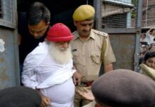 2013 ਦੇ ਰੇਪ ਕੇਸ ‘ਚ ਬਾਪੂ ਆਸਾਰਾਮ ਨੂੰ ਉਮਰ ਕੈਦ, ਪਤਨੀ ਸਣੇ 6 ਹੋਰ ਸਬੂਤਾਂ ਦੀ ਘਾਟ ਕਾਰਨ ਬਰੀ