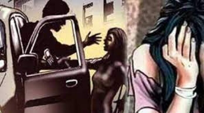 11 ਸਾਲ ਦੀ ਬੱਚੀ ਨੂੰ ਚਲਦੀ ਕਾਰ ‘ਚ ਸੁੱਟ ਕੇ ਲੜਕਿਆਂ ਨੇ ਲੁੱਟੀ ਇੱਜ਼ਤ, 6ਵੀਂ ਦੀ ਹੈ ਵਿਦਿਆਰਥਣ