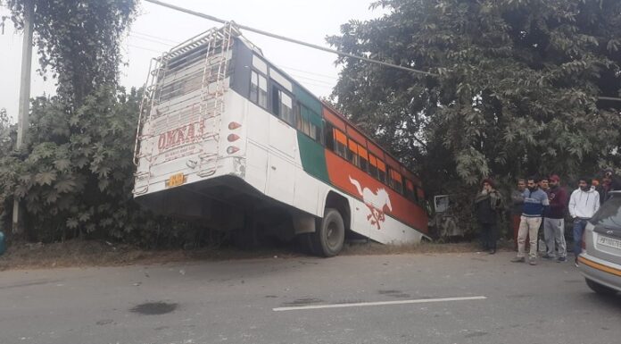 ਬ੍ਰੇਕਿੰਗ : ਸੰਤੁਲਨ ਵਿਗੜਨ ਕਾਰਨ 50 ਸਵਾਰੀਆਂ ਨਾਲ ਭਰੀ ਬੱਸ ਹੋਈ ਹਾਦਸਾਗ੍ਰਸਤ