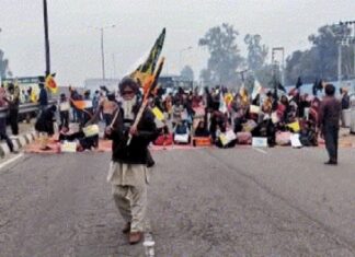 ਜਲੰਧਰ : ਲਤੀਫਪੁਰਾ ‘ਚ ਢਾਹੇ ਮਕਾਨਾਂ ਦੇ ਵਿਰੋਧ ‘ਚ ਕਿਸਾਨਾਂ ਤੇ ਲੋਕਾਂ ਨੇ ਨੈਸ਼ਨਲ ਹਾਈਵੇ ਕੀਤਾ ਜਾਮ