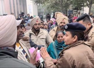 ਲੁਧਿਆਣਾ : ਮੋਰਚਰੀ ‘ਚ ਰੱਖੀ ਨੌਜਵਾਨ ਦੀ ਲਾਸ਼ ਬਦਲੀ, ਮ੍ਰਿਤਕ ਦੇ ਪਰਿਵਾਰਕ ਮੈਂਬਰਾਂ ਨੇ ਹਸਪਤਾਲ ‘ਚ ਕੀਤੀ ਭੰਨਤੋੜ