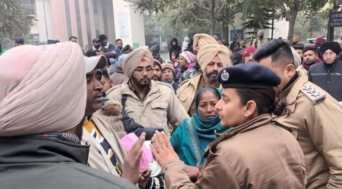 ਲੁਧਿਆਣਾ : ਮੋਰਚਰੀ ‘ਚ ਰੱਖੀ ਨੌਜਵਾਨ ਦੀ ਲਾਸ਼ ਬਦਲੀ, ਮ੍ਰਿਤਕ ਦੇ ਪਰਿਵਾਰਕ ਮੈਂਬਰਾਂ ਨੇ ਹਸਪਤਾਲ ‘ਚ ਕੀਤੀ ਭੰਨਤੋੜ