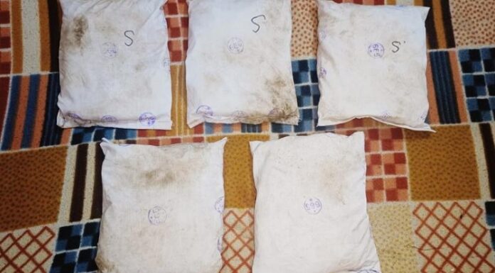 ਅੰਮ੍ਰਿਤਸਰ ‘ਚ 35 ਕਰੋੜ ਦੀ ਹੈਰੋਇਨ ਫੜੀ: ਫਿਲਮੀ ਸਟਾਈਲ ‘ਚ ਪੁਲਿਸ ਨਾਕੇ ‘ਤੇ ਫਾਇਰਿੰਗ ਕਰਕੇ ਫਰਾਰ ਹੋਏ ਸਮੱਗਲਰ