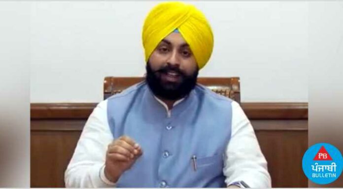 60 ਪ੍ਰਿੰਸੀਪਲ ਸਿੰਗਾਪੁਰ ਰਵਾਨਾ, ਸਿੱਖਿਆ ਮੰਤਰੀ ਨੇ ਦਿਖਾਈ ਹਰੀ ਝੰਡੀ, ਕਿਹਾ- ਅਧਿਆਪਕਾਂ ਨੂੰ ਬਣਾ ਰਹੇ ਹਾਂ ਸਮੇਂ ਦੇ ਹਾਣੀ