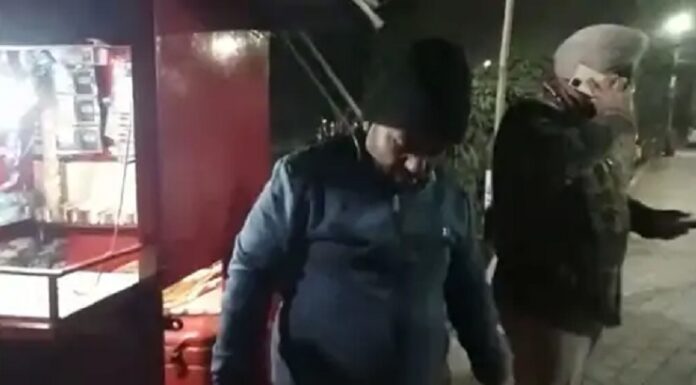 ਜਲੰਧਰ ‘ਚ ਦੋ ਥਾਵਾਂ ‘ਤੇ ਚੱਲੀਆਂ ਗੋਲੀਆਂ : ਬਸਤੀ ਬਾਵਾ ਖੇਲ ‘ਚ ਕੁੱਤੇ ਨੂੰ ਲੈ ਕੇ ਫਾਇਰਿੰਗ, ਕਪੂਰਥਲਾ ਚੌਕ ਨੇੜੇ ਲੁਟੇਰਿਆਂ ਨੇ ਹਵਾ ‘ਚ ਗੋਲੀਆਂ ਚਲਾ ਕੇ ਲੁੱਟਿਆ