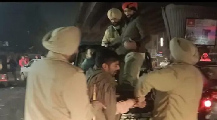 ਲੁਧਿਆਣਾ ‘ਚ ਸ਼ਰਾਰਤੀ ਅਨਸਰਾਂ ‘ਤੇ ਚੱਲਿਆ ਪੁਲਿਸ ਦਾ ਡੰਡਾ, ਸੜਕ ‘ਤੇ ਦੌੜਾ-ਦੌੜਾ ਕੇ ਕੀਤੇ ਗ੍ਰਿਫਤਾਰ