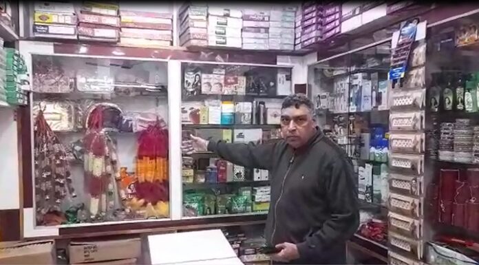 ਫਗਵਾੜਾ : ਦੁਕਾਨ ਦੇ ਜਿੰਦਰੇ ਤੋੜ ਕੇ ਨੋਟਾਂ ਦੇ ਹਾਰਾਂ ਸਣੇ ਚੋਰਾਂ ਨੇ ਉਡਾਏ ਲੱਖਾਂ ਰੁਪਏ, CCTV ਵੀਡੀਓ ਆਈ ਸਾਹਮਣੇ