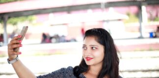 ਸੈਲਫੀ ਖੋਲ੍ਹ ਦਿੰਦੀ ਏ ਤੁਹਾਡੇ ਕਿਰਦਾਰ ਦੇ ਕਈ ਰਾਜ਼, ਜਾਣੋ ਕੀ ਸੰਕੇਤ ਦਿੰਦੈ ਸੈਲਫੀ ਲੈਣ ਦਾ ਸਟਾਈਲ