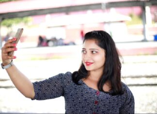 ਸੈਲਫੀ ਖੋਲ੍ਹ ਦਿੰਦੀ ਏ ਤੁਹਾਡੇ ਕਿਰਦਾਰ ਦੇ ਕਈ ਰਾਜ਼, ਜਾਣੋ ਕੀ ਸੰਕੇਤ ਦਿੰਦੈ ਸੈਲਫੀ ਲੈਣ ਦਾ ਸਟਾਈਲ
