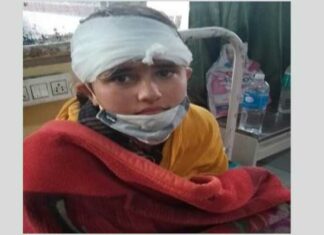 ਬੇਰਹਿਮੀ ਨਾਲ 15 ਸਾਲ ਦੀ ਕੁੜੀ ਨੂੰ ਬੰਨ੍ਹ ਕੇ ਭੂਆ-ਫੁੱਫੜ ਕਰਦੇ ਸੀ ਕੁੱਟਮਾਰ, ਪਿੰਡ ਵਾਲਿਆਂ ਨੇ ਮੌਕੇ ‘ਤੇ ਬਚਾਇਆ, ਆਰੋਪੀ ਭੱਜੇ