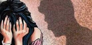 ਭਾਜਪਾ ਦੇ ਸਾਬਕਾ ਸਰਪੰਚ ‘ਤੇ ਪੰਚ ਦੀ ਧੀ ਨੇ ਸਕੂਟੀ ਤੇ ਨਵਾਂ ਫੋਨ ਦਿਵਾਉਣ ਦੇ ਬਹਾਨੇ ਛੇੜਛਾੜ ਦੇ ਲਾਏ ਇਲਜ਼ਾਮ